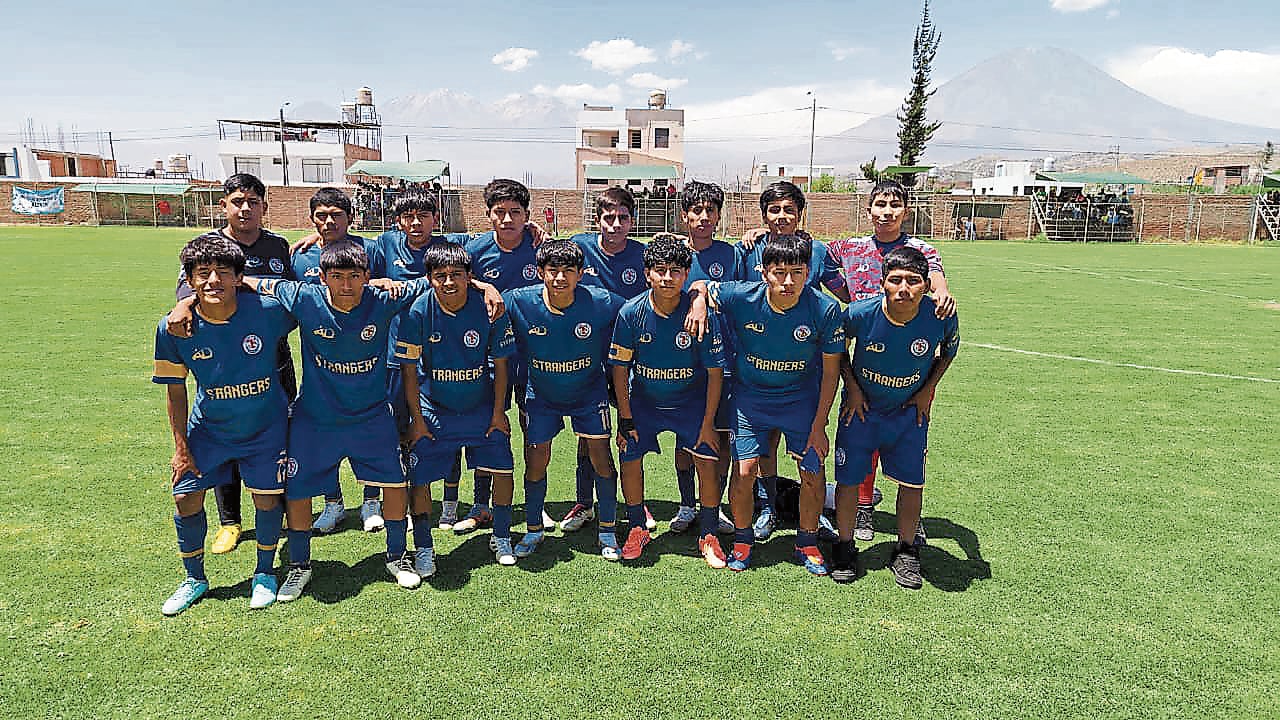 Academia Strangers, categoría Sub-17 en torneo Federación, etapa regional Arequipa. Foto: (Foto: Álvaro Figueroa/@photo.gec)
