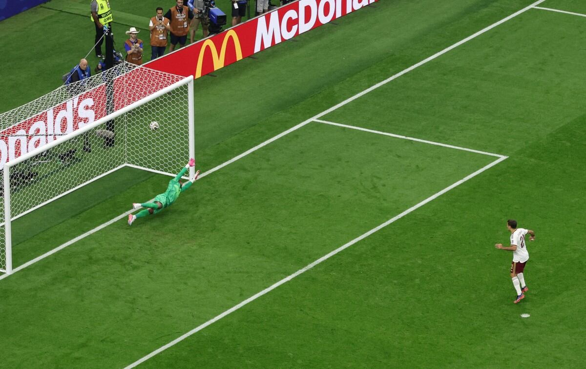 España anota gol a Francia por penal. Foto: AFP