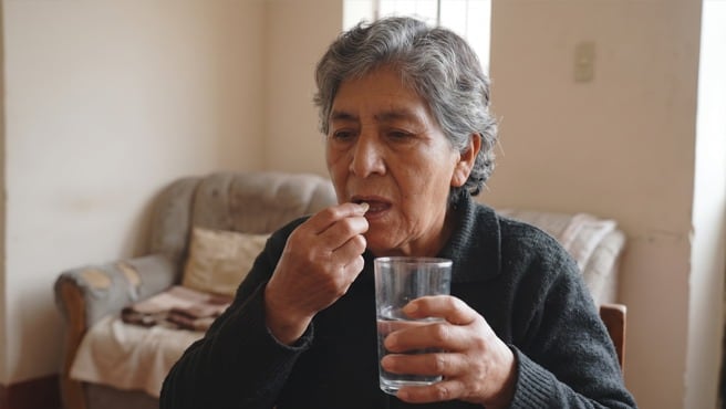 La Digemid recomienda a familiares y cuidadores evitar administrar medicamentos sin supervisión profesional, incluso aquellos utilizados comúnmente para tratar alergias, tos, dolor o insomnio.