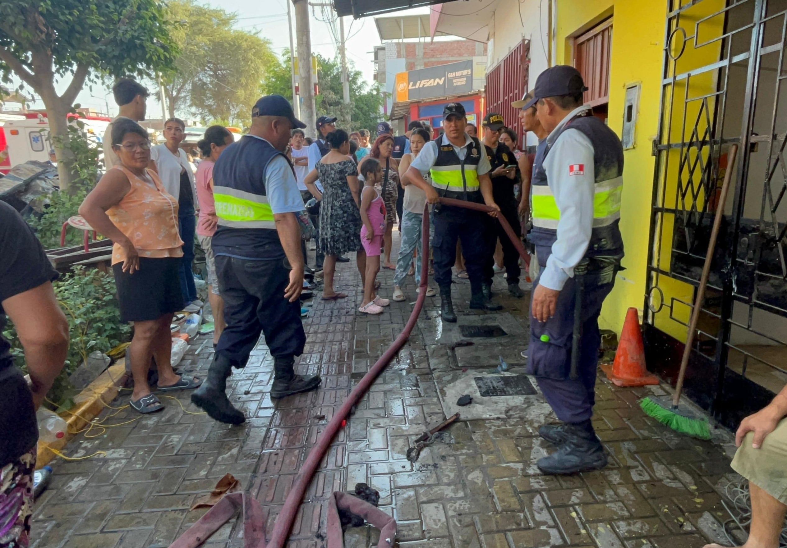 El fuego se habría originado por una chispa de soldadura proveniente de una casa colindante