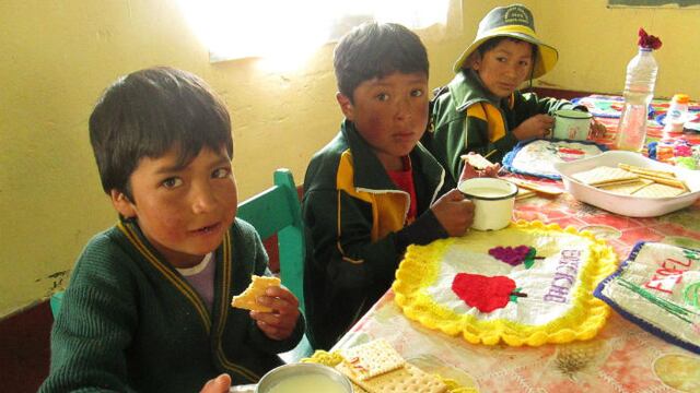 Supervisan entrega de alimentos a niños que viven sobre 4 mil m.s.n.m