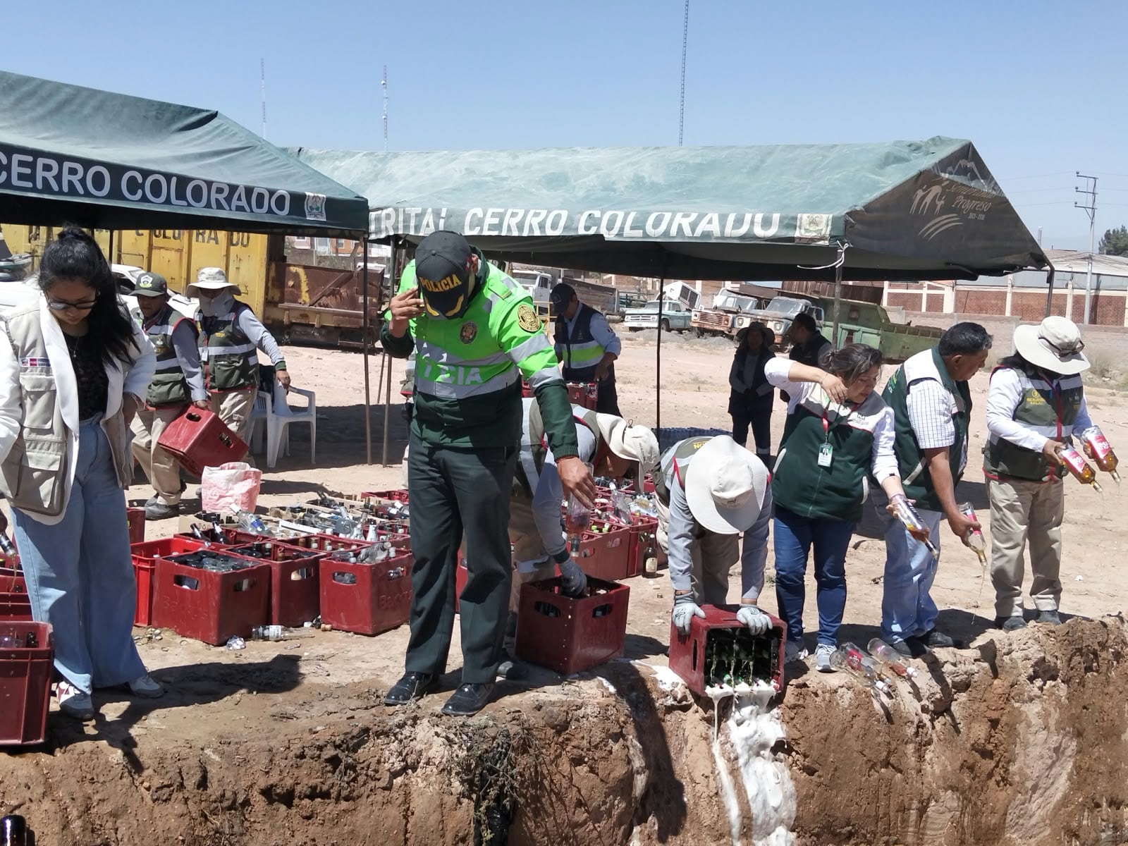 Elminan 2 mil 700 botellas de bebidas alcohólicas en Arequipa (Foto: GEC)