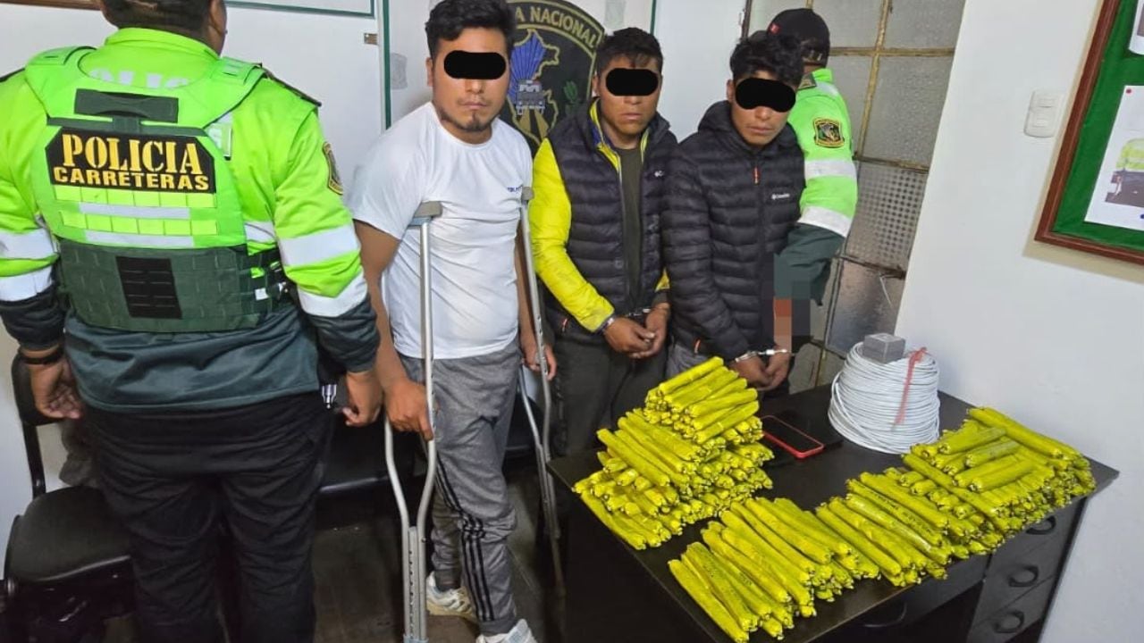 La Libertad: Policía interviene a tres hombres con más de 300 artefactos explosivos