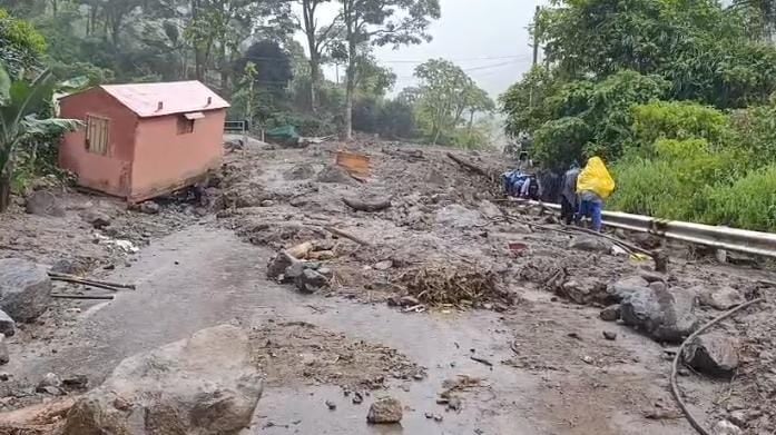 Las fuertes precipitaciones pluviales registradas en la provincia de Carabaya causaron graves daños en infraestructura de salud, viviendas y vías, dejando aisladas a varias comunidades del distrito de San Gabán.