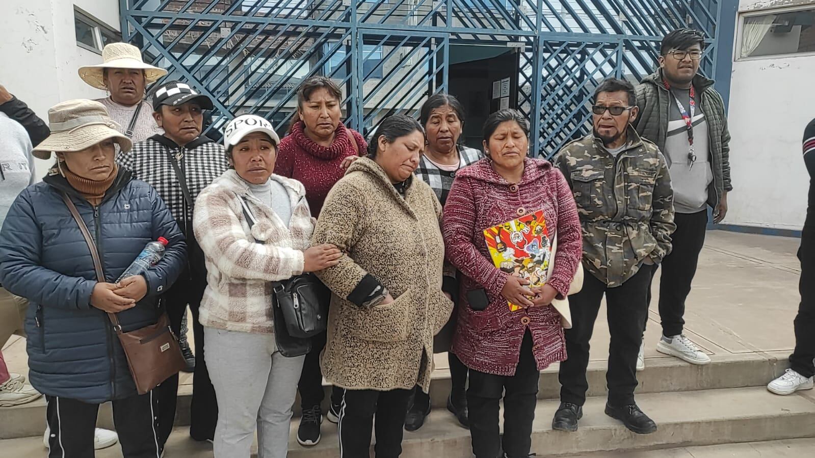 La madre contó que llevó a su hijo a una farmacia del jirón 9 de Diciembre, debido a las molestias que causaba la flema en su garganta.