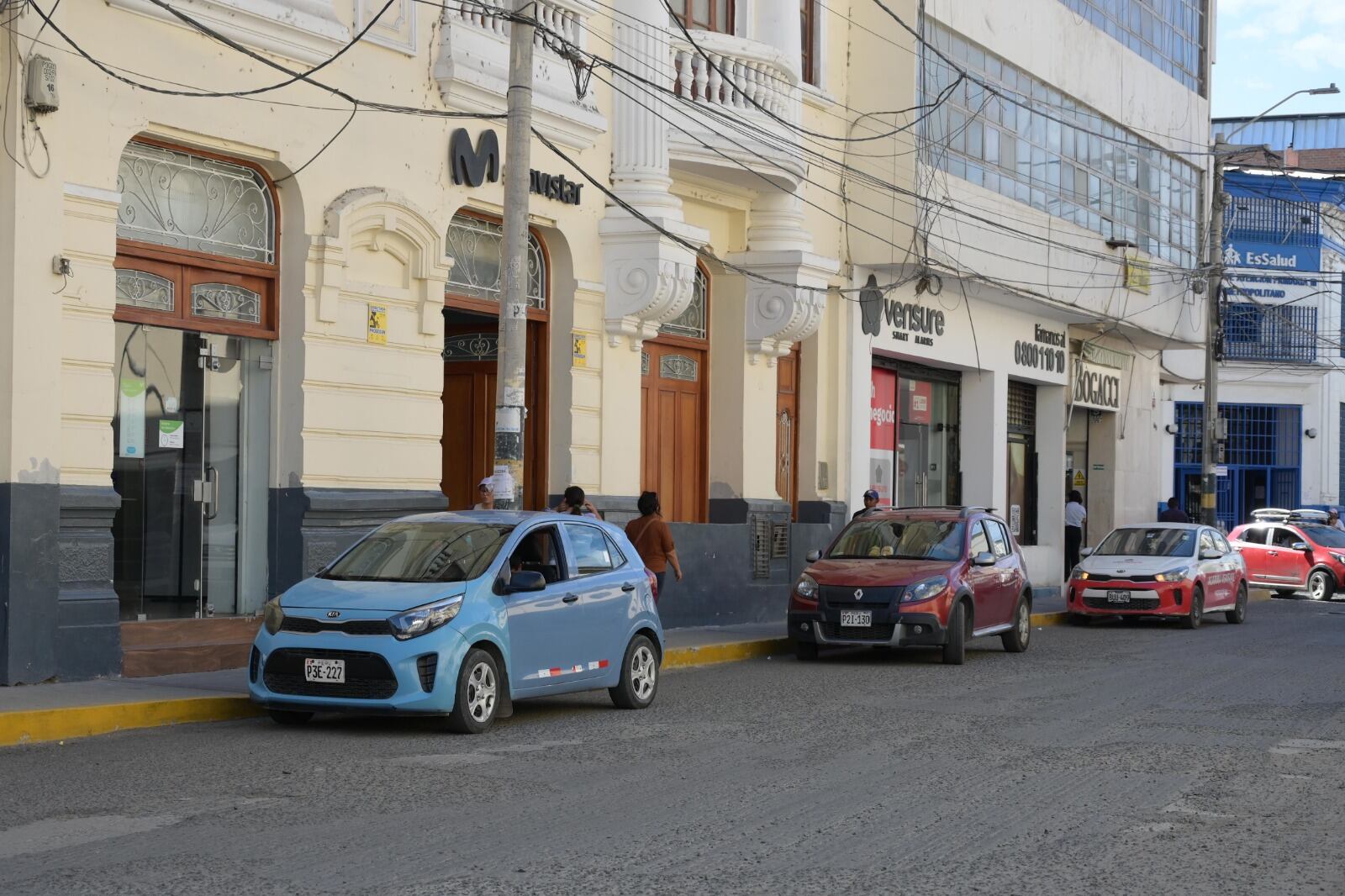 Multarán a dueños de vehículos que se estacionen en zonas rígidas en el centro de Piura