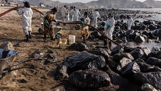 Pescadores de Lobitos revelan que no reciben apoyo de ministros tras derrame de petróleo: “Estamos luchando solos”