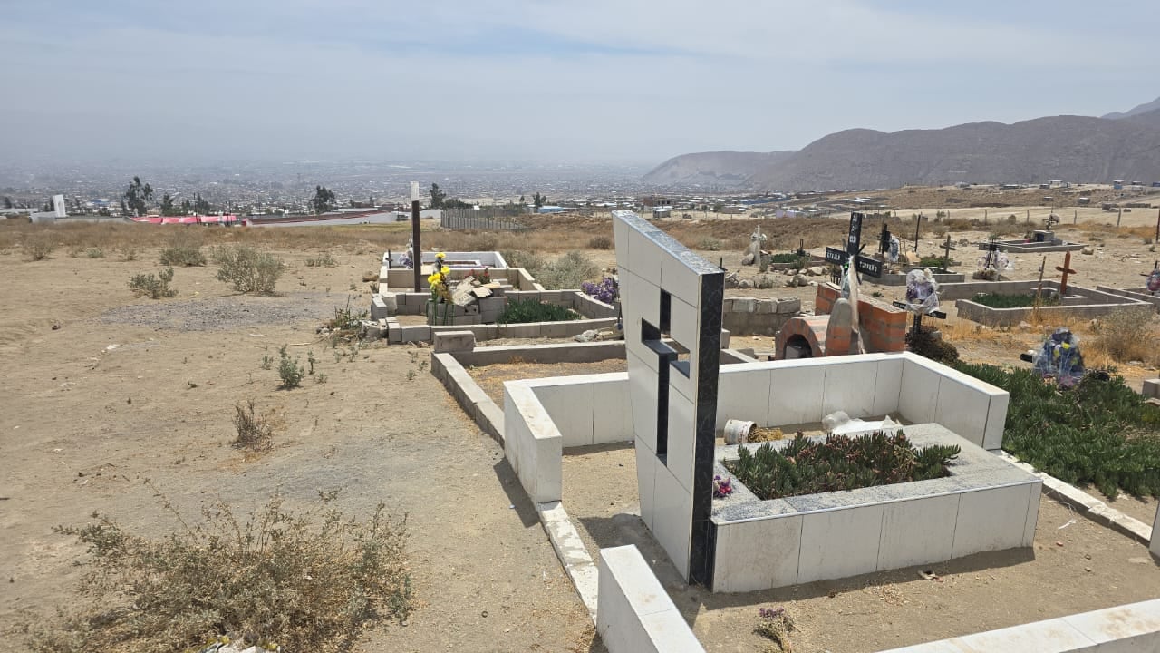 Tumbas del cementerio COVID-19 en Cayma. (Foto: Omar Cruz/@photo.gec)