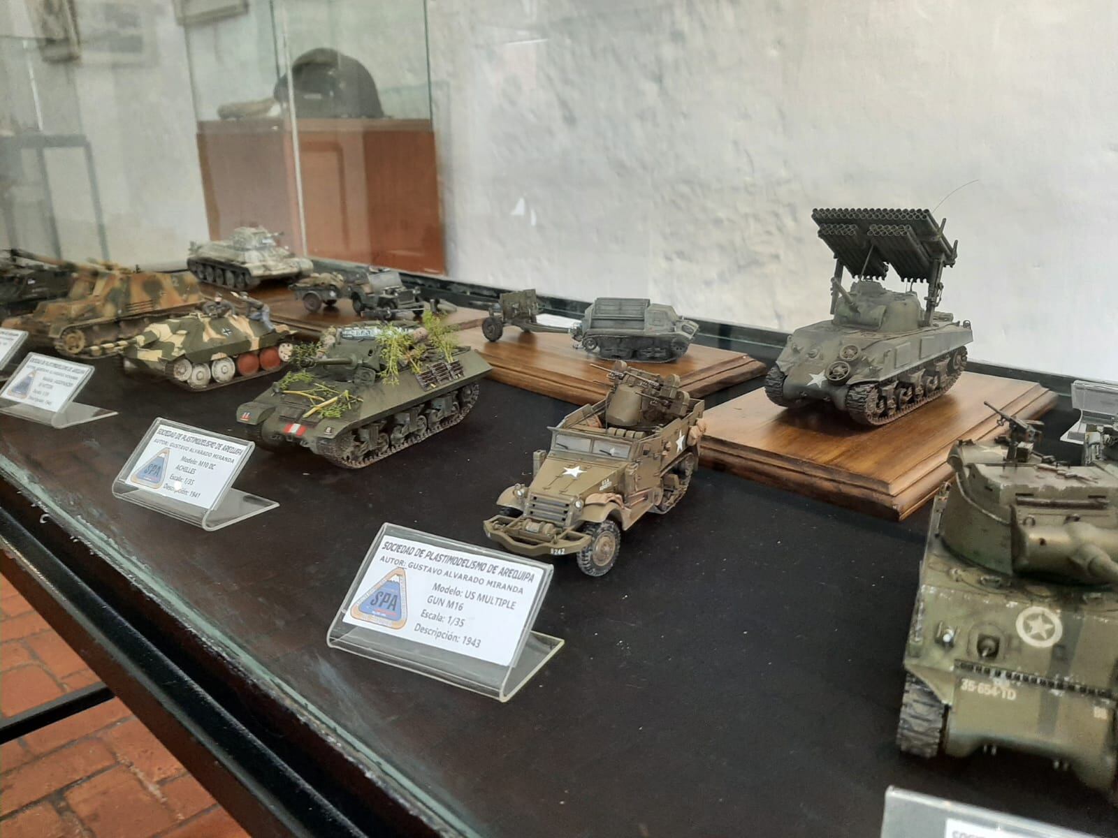 Reliquias de colección de la Segunda Guerra Mundial en exhibición. (Foto: GEC)
