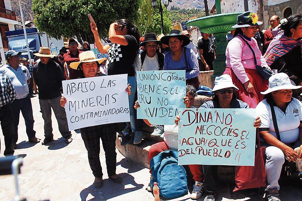 Pobladores de La Unión reclaman por obras y la contaminación.