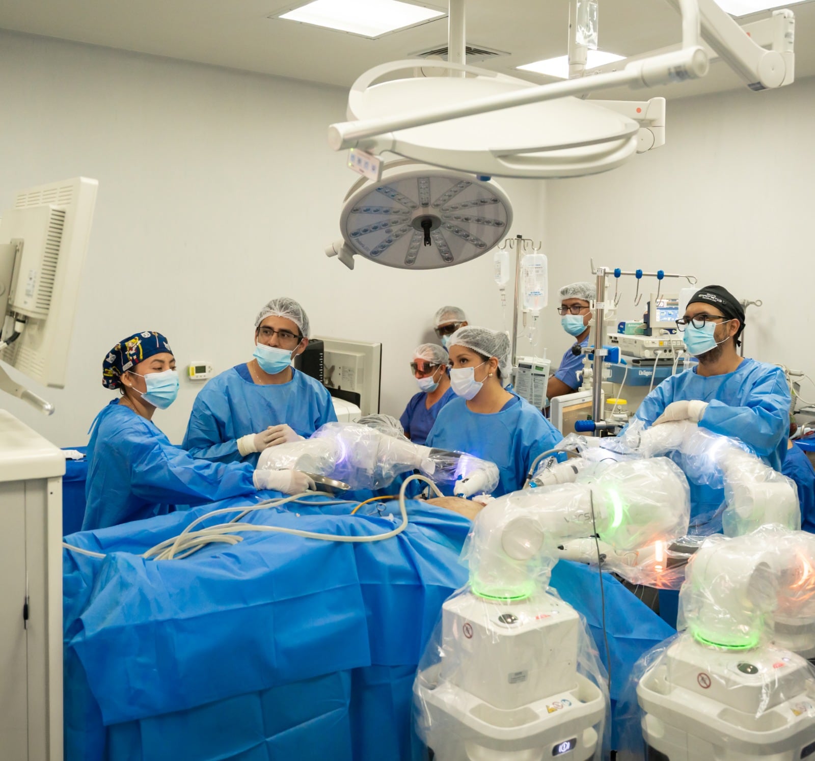 Arequipa: operan a paciente con cáncer de próstata con asistencia de un robot