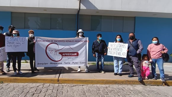 Pacientes trasplantados de riñón protestaron. Foto: GEC