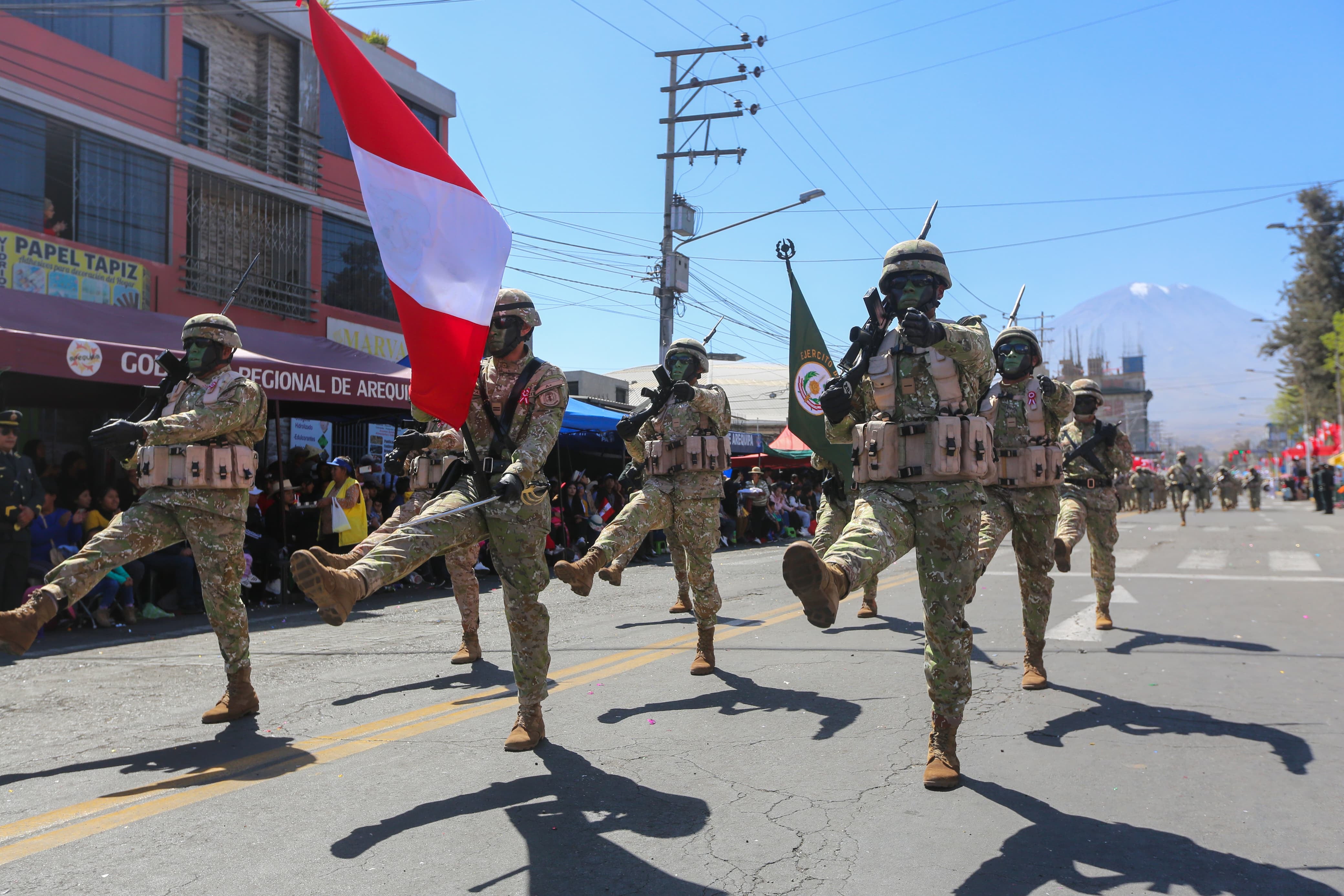 Desfile cívico y Parada Militar en Arequipa. Foto: Leonardo Cuito.