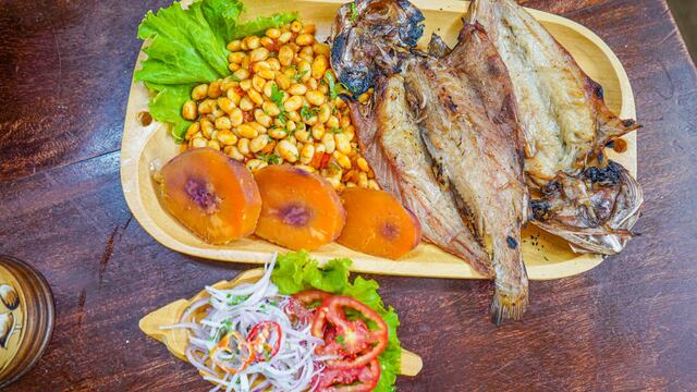 Preparación de las “Cachemas asadas” en festival “Sabores del Norte” en Catacaos