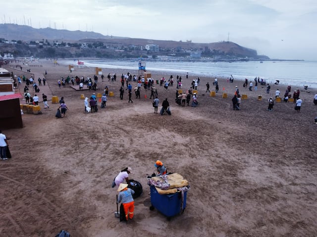 Cierran de la playa Agua Dulce por limpieza y fumigación (Foto: Julio Reaño/GEC)