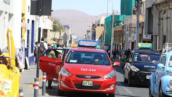 Los taxis que no cuentan con Setare son llevados al depósito municipal. (Foto: GEC)