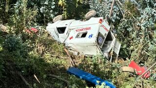 Médico serumista salva de morir tras caer ambulancia a abismo en la sierra de La Libertad