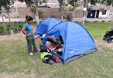Trujillo: Extranjeras instalaron carpas para dormir en un parque