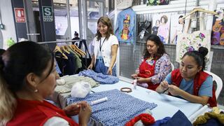 Internas del penal de Chorrillos confeccionan moda sostenible a partir de ropa en desuso