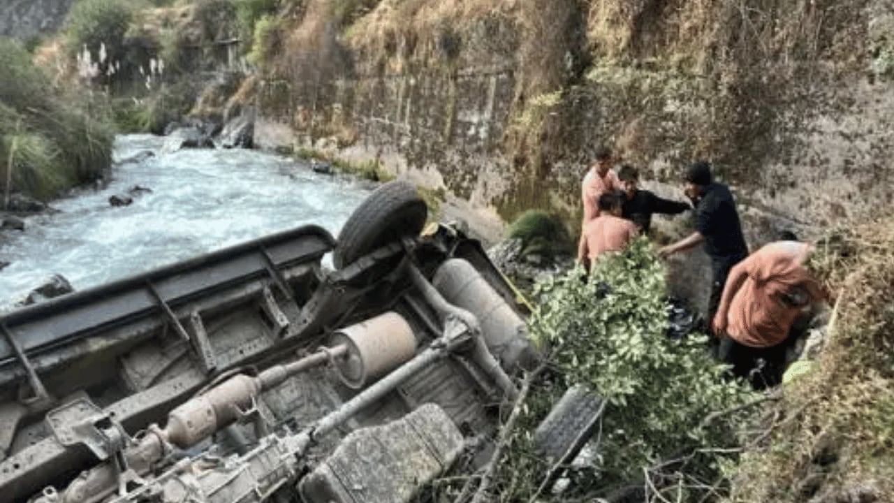 Miniván cae al río Rímac en la Carretera Central y deja seis heridos en Chicla