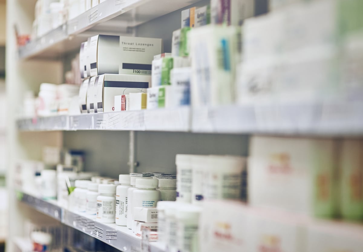 Los medicamentos que se comercializa en las clínicas tienen precios muy por encima de los que se comercializan en las boticas de la calle. (Foto: ISTOCK)