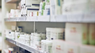 Los medicamentos de las farmacias en clínica están en el foco del Congreso