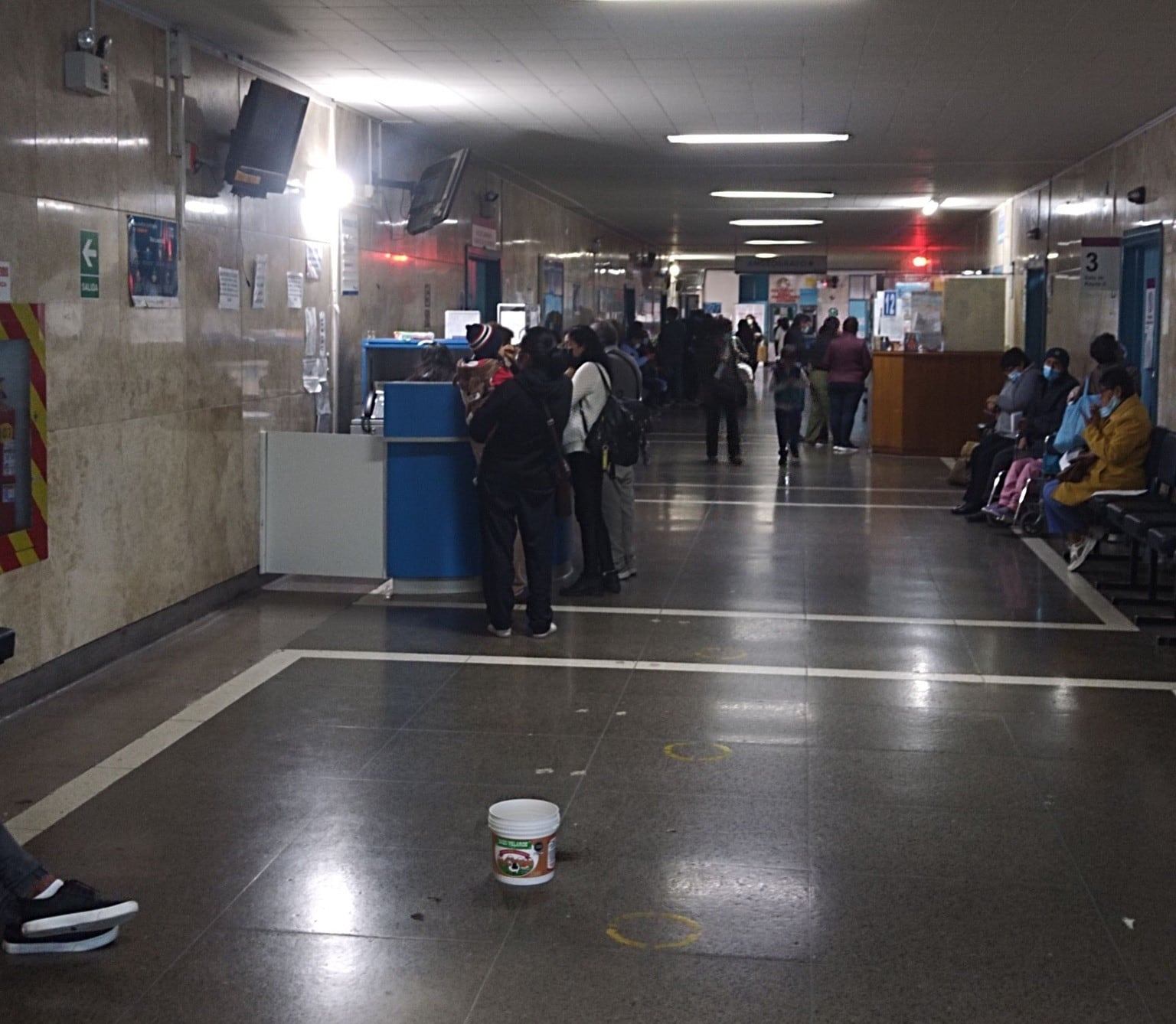 Goteras en el hospital Carlos Alberto Seguín Escobedo (Foto. Difusión)