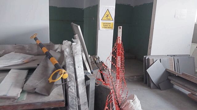 Esta escena no corresponde a un sismo de magnitud 8.0. Se trata de un cuarto con desechos de construcción.