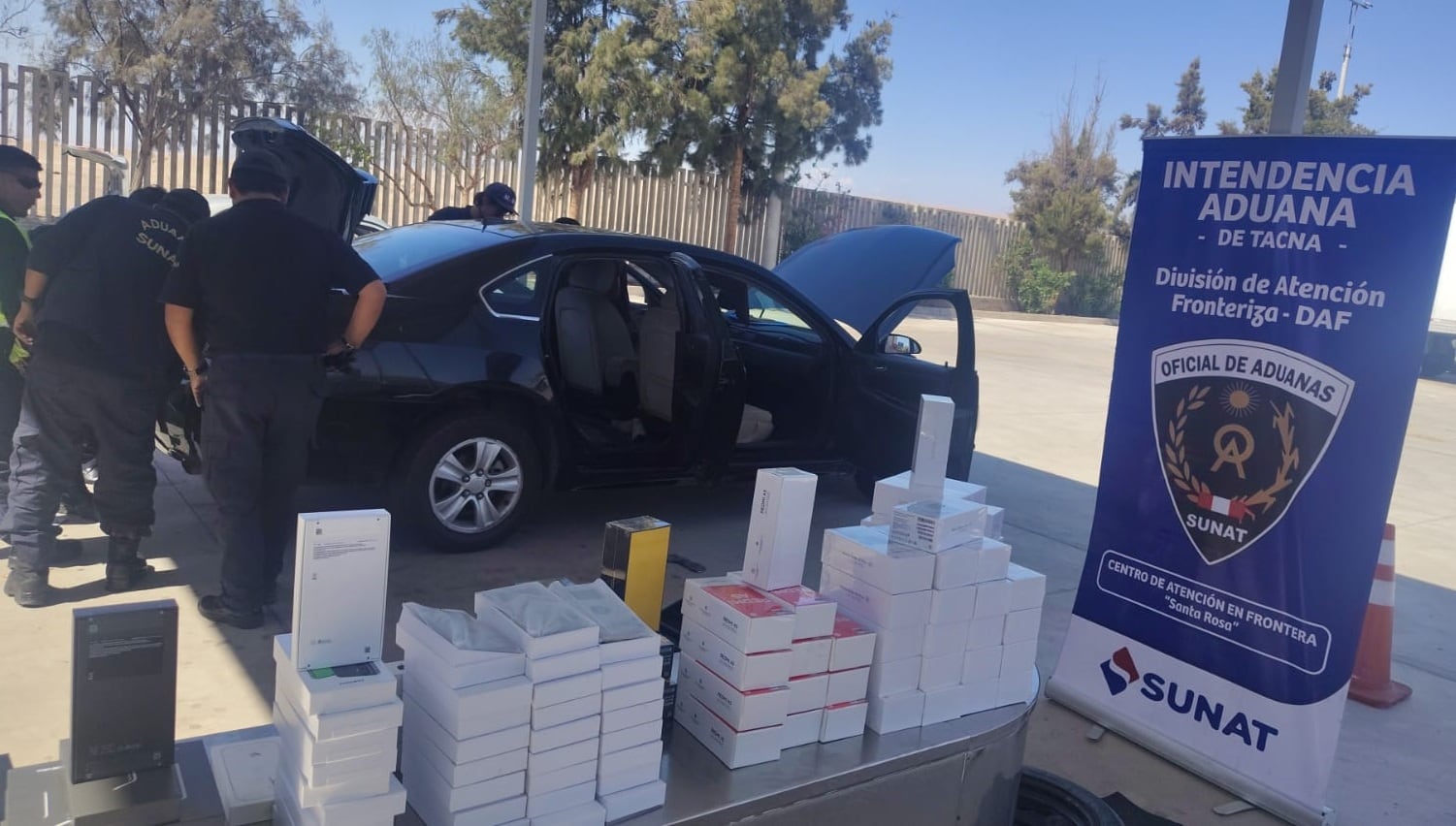 Ciento diez equipos de alta gama traían al Perú escondidos en un auto procedente de Chile