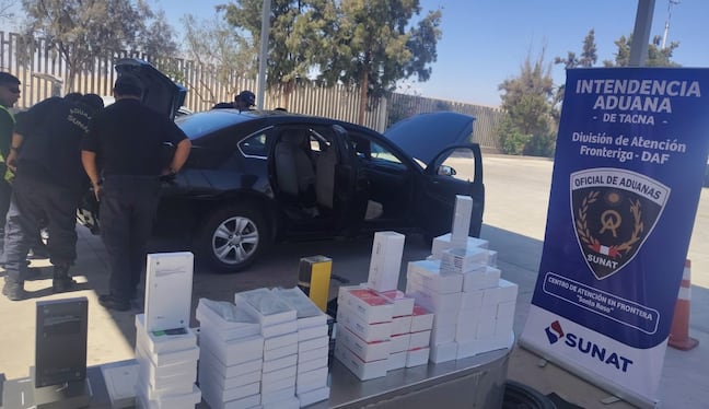 Ciento diez equipos de alta gama traían al Perú escondidos en un auto procedente de Chile
