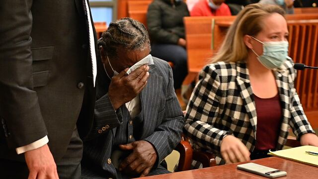 EE.UU.: Tribunal de Nueva York exoneró 39 años después a un afrodescendiente acusado de violar a la escritora Alice Sebold