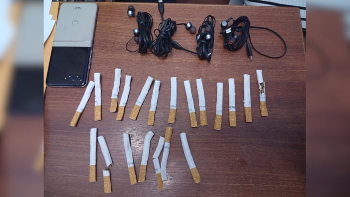 Frustran ingreso de cigarros, audífonos y un celular al penal de varones en Arequipa. Foto: INPE.