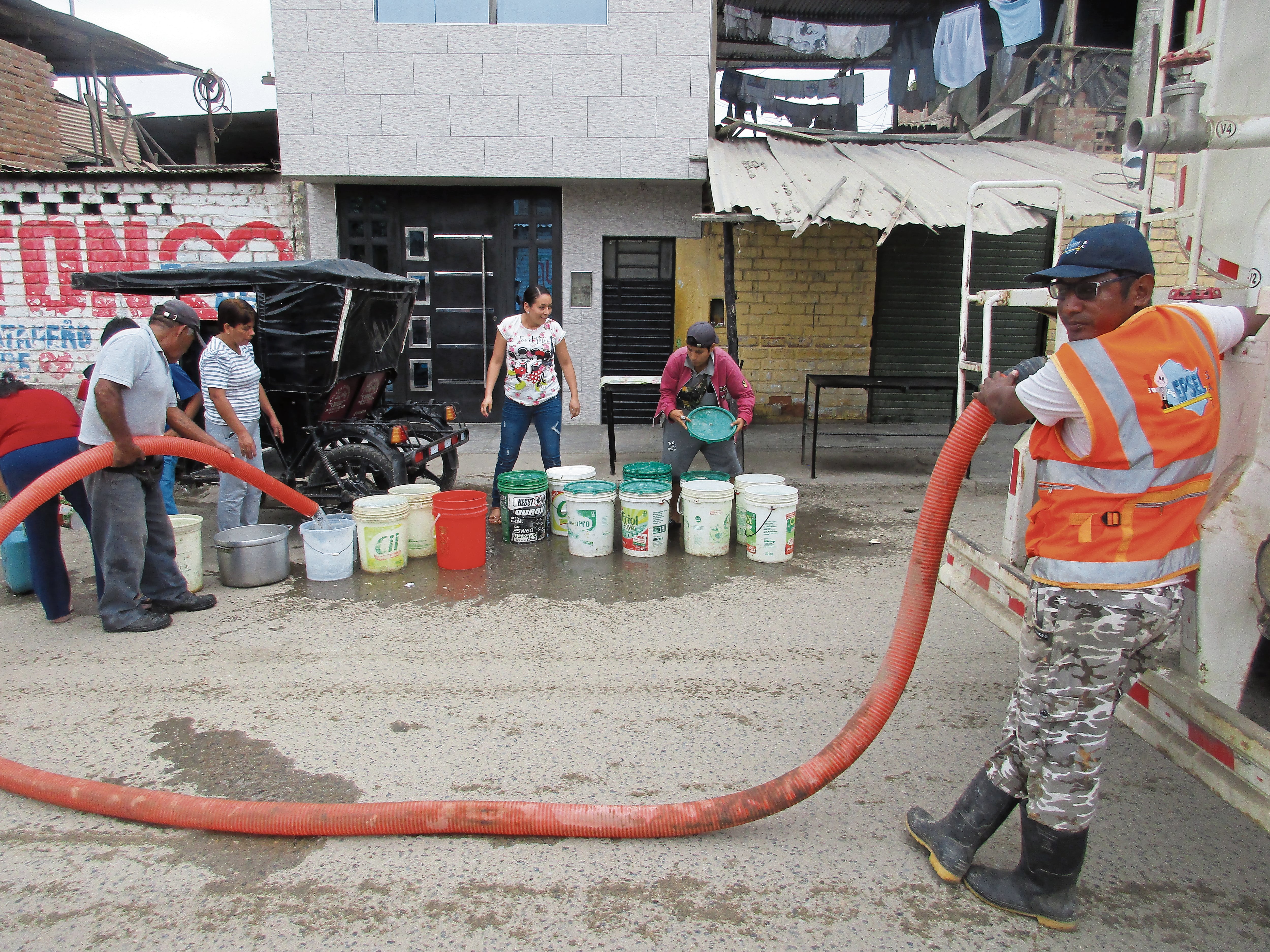 Epsel reparte agua potable en cisternas ante desperfecto en motor y bomba.