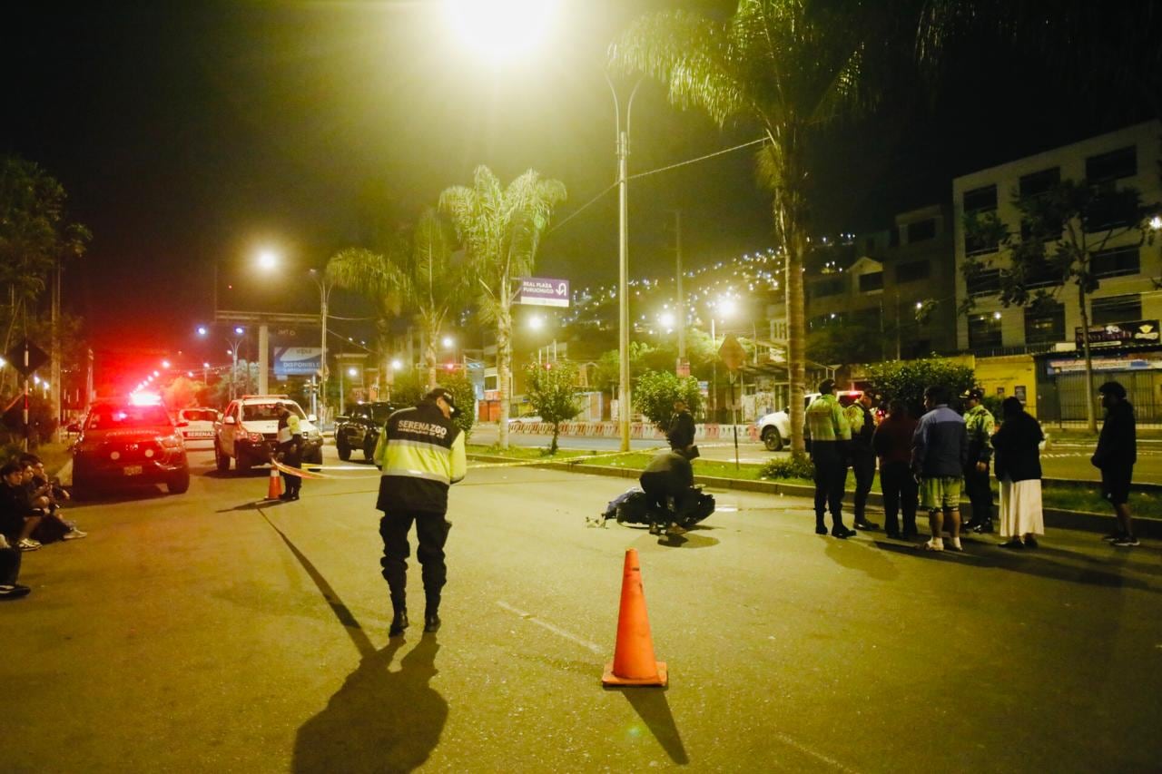 La víctima fue embestida por un automóvil tras salir de su centro de labores en un centro comercial. Familiares y amigos piden identificar al responsable. (Foto: GEC)