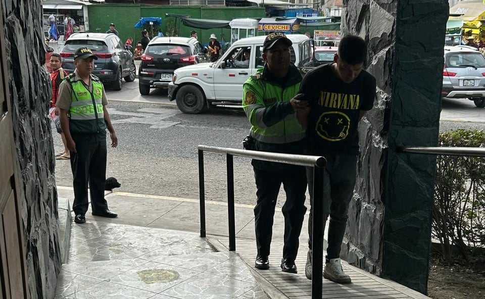 Encontraron a dos ladrones al interior de una joyería. (Foto: Difusión)