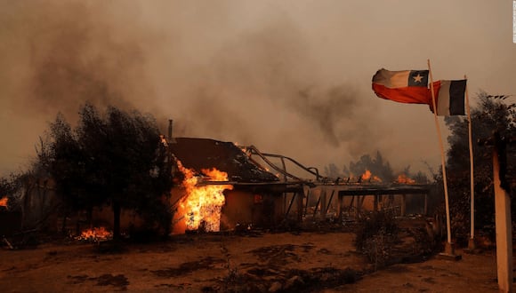 Incendios forestales en Chile: Gabriel Boric decreta el estado de excepción por catástrofe.