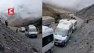 Puno: Delincuentes armados asaltan a pasajeros y se llevan dos camionetas