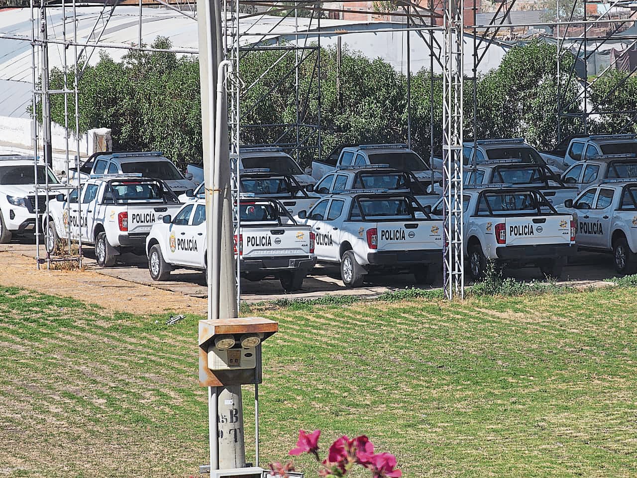 Patrulleros de la PNP se encuentran en Cerro Juli, en Arequipa. Foto: GEC.