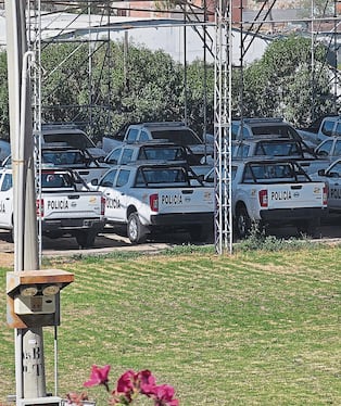 Patrulleros de la PNP se encuentran en Cerro Juli, en Arequipa. Foto: GEC.