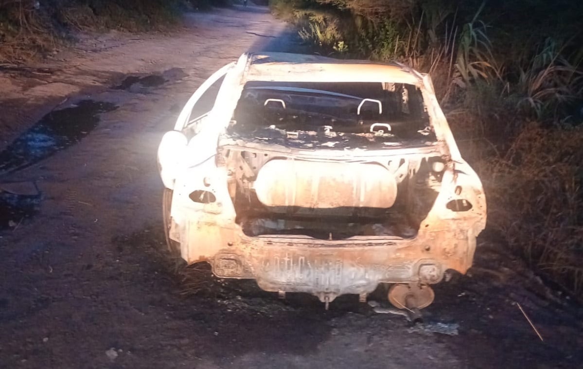 Automóvil quedó totalmente inservible.