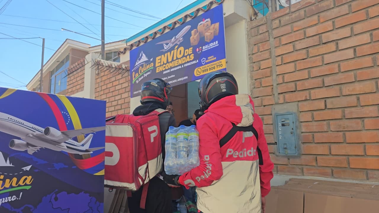 Ciudadanos venezolanos en Arequipa se reunen para enviar ayuda tras terremoto en Venezuela. (Foto: Yunsu Pariapaza/@photo.gec)