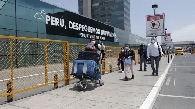 Minsa ante cifra de peruanos vacunados en el extranjero podría “liberar” dosis para quienes las necesitan