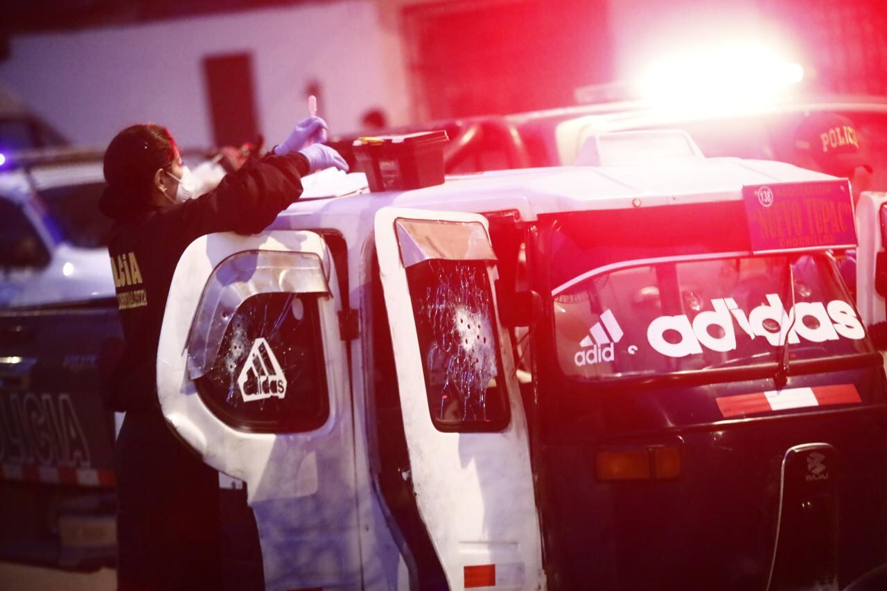 Paolo Anderson Mafaldo, de 31 años, fue acribillado dentro de su mototaxi en el parque Umamarca. La PNP investiga un posible ajuste de cuentas.