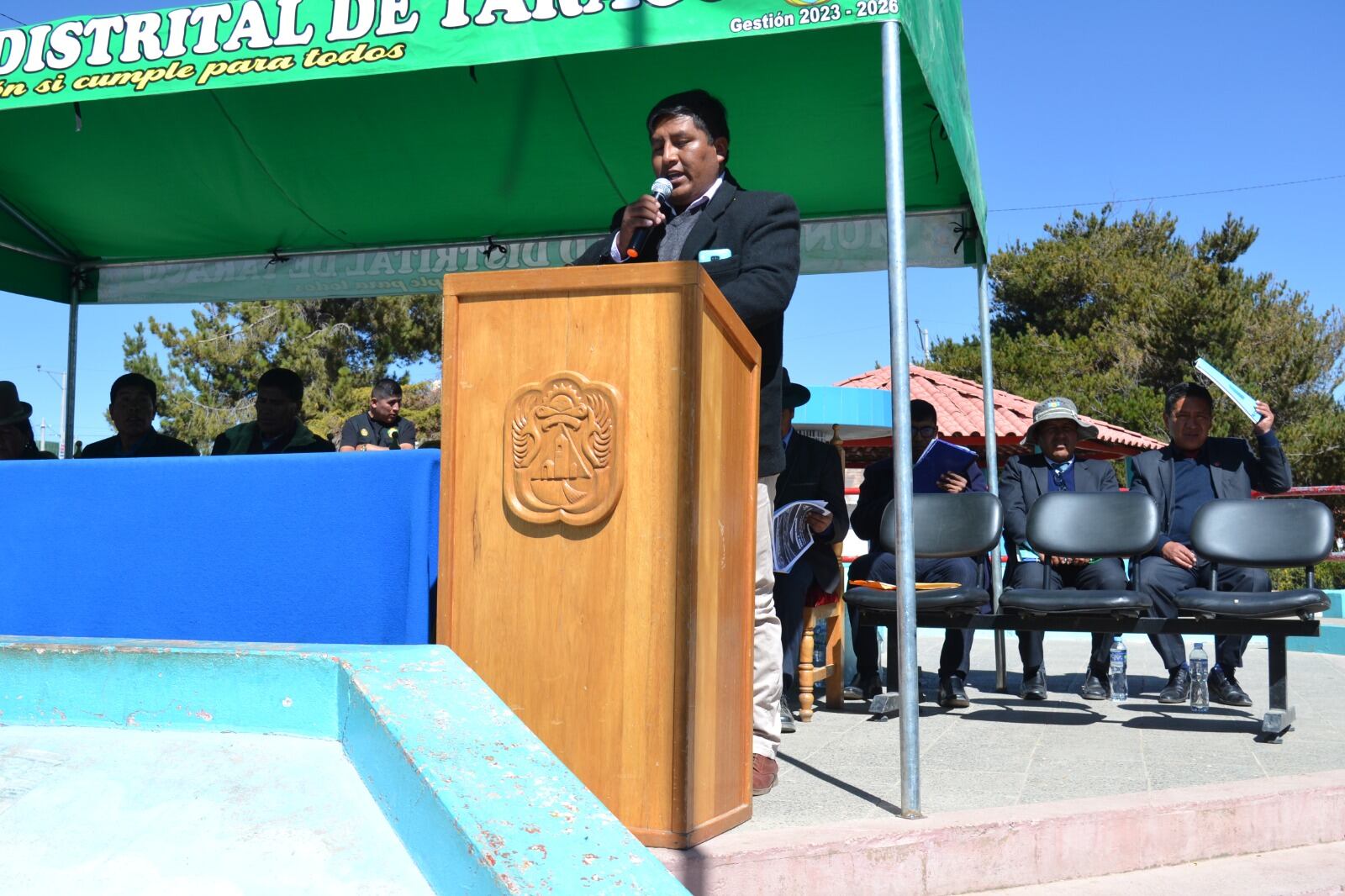 El alcalde de Taraco Ever Yucra cumplió con rendir cuentas ante la población. Foto/Javier Calderón.