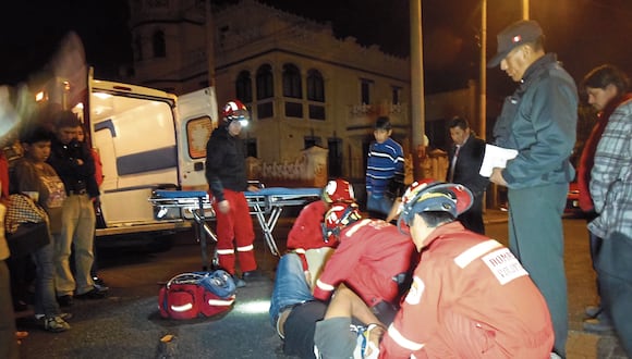 Motociclista herido en Arequipa fue trasladado al hospital. (Foto: Difusión)