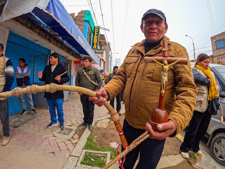 Sapallanga: Autoridades castigan con tres puntas a desobedientes en Viernes Santo (Fotos)