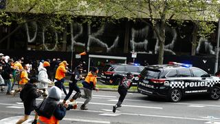 Policía de Melbourne dispara para dispersar protesta antivacuna (FOTOS)