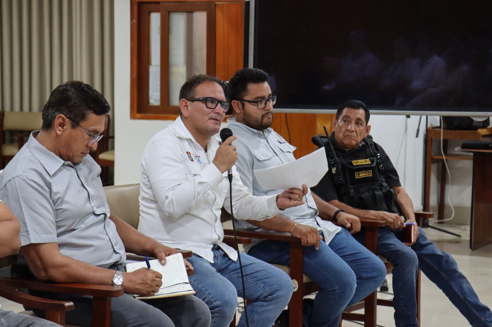 Durante una reunión con dirigentes de las juntas vecinales del sector sur