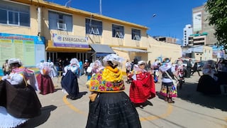 Huancayo: Bailan frente al servicio de emergencia del hospital El Carmen