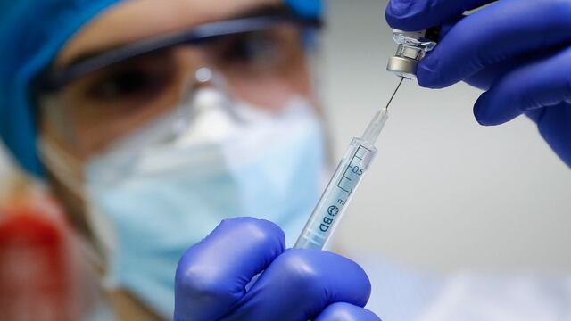 Coronavirus: Policía de Londres busca a falso vacunador que cobró unos US$ 217 por una inyección